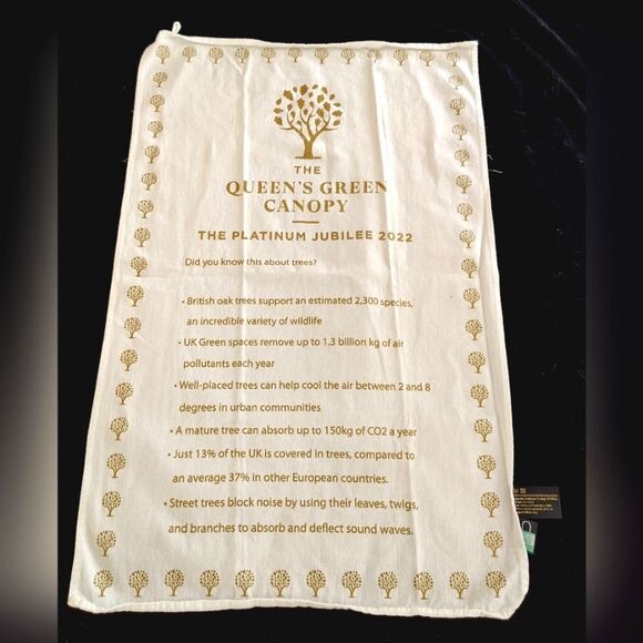 Queen Elizabeth Platinum Jubilee Kitchen Linen Tea Towels 2022 NWOT - Picture 2 of 11